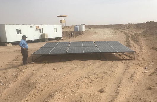 Photovoltaikanlage in der Wüste (photo)